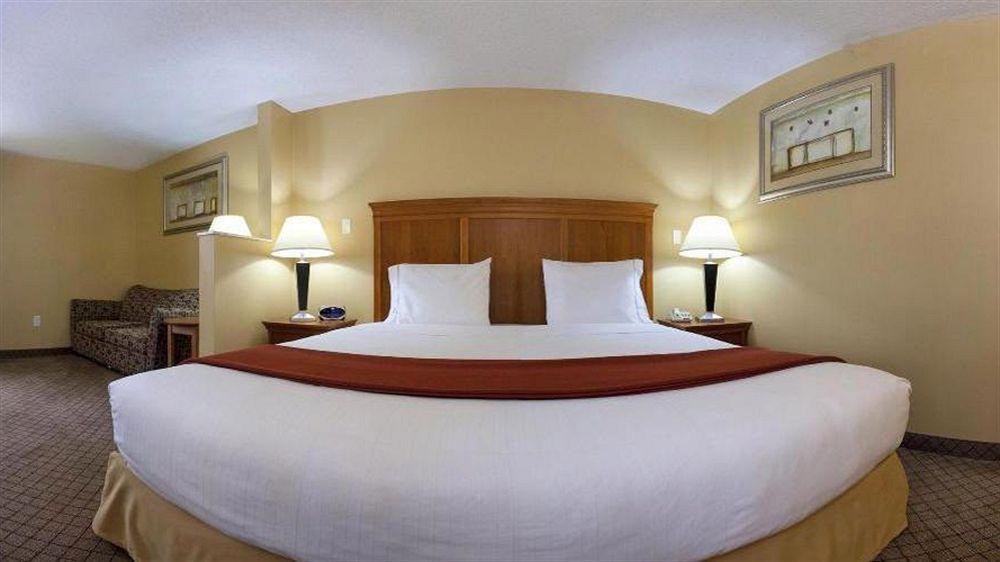 Express Waverly By Ihg Hotel 2*