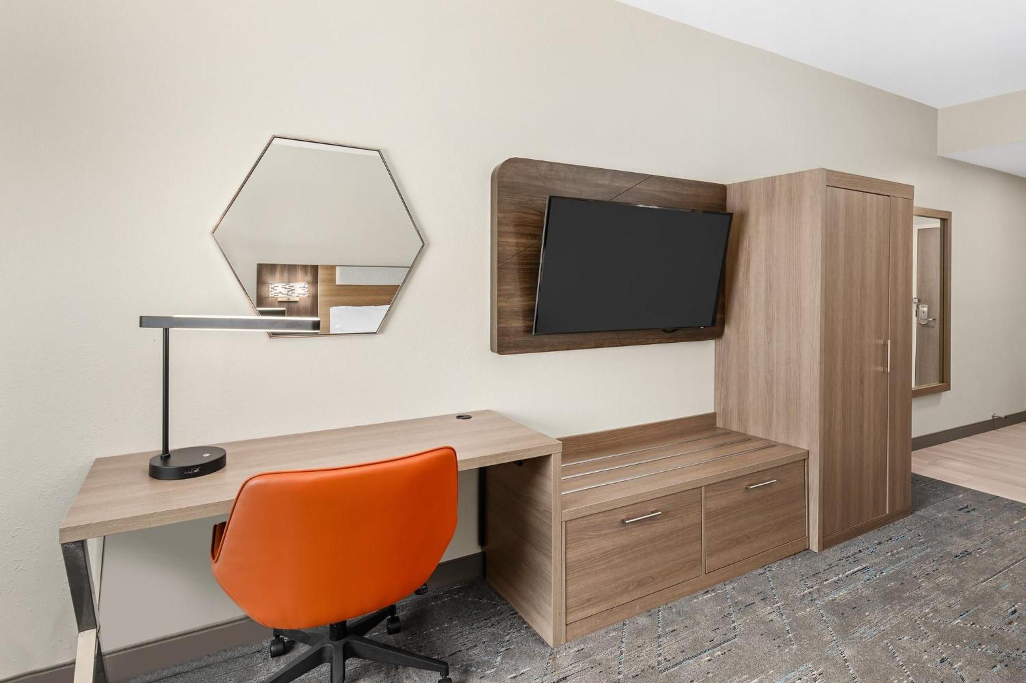 Express Waverly By Ihg Hotel Hurricane Mills