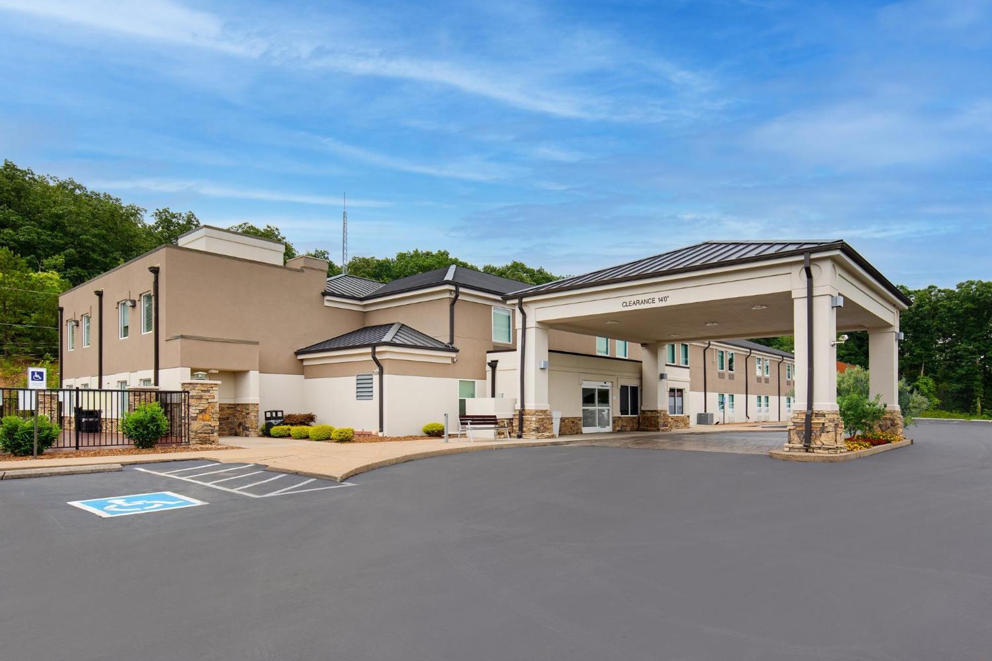Express Waverly By Ihg Hotel 2*