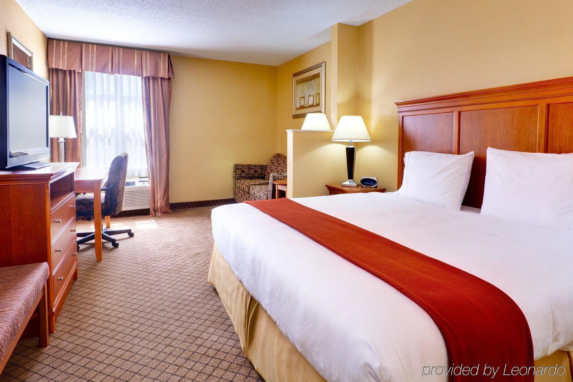 Express Waverly By Ihg Hotel 2*