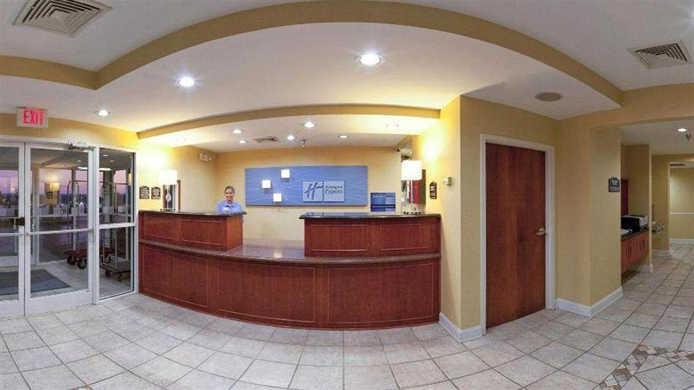 Express Waverly By Ihg Hotel 2*