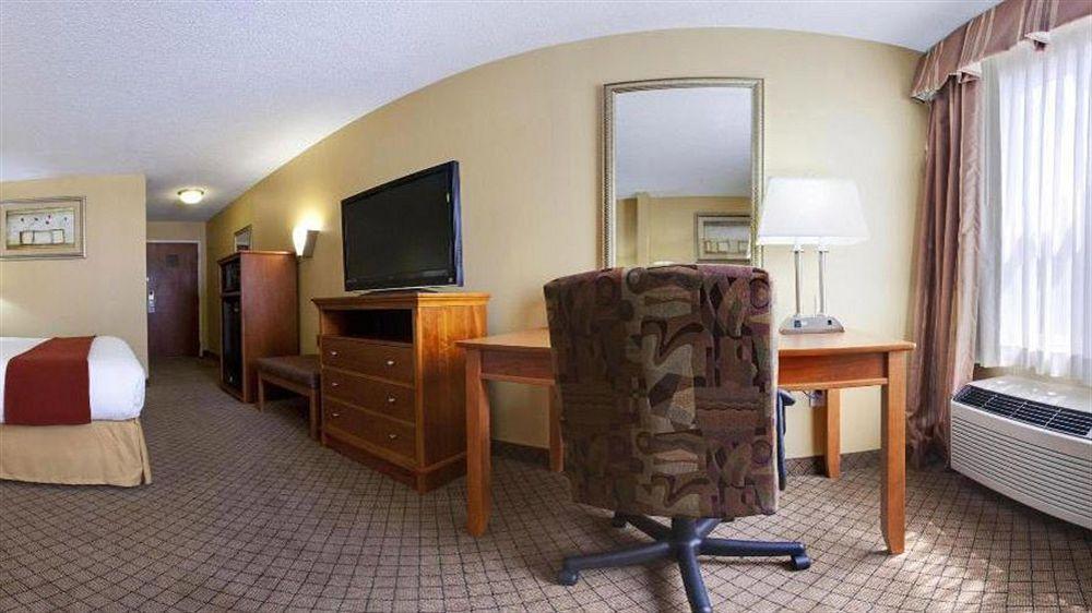 Express Waverly By Ihg Hotel 2*