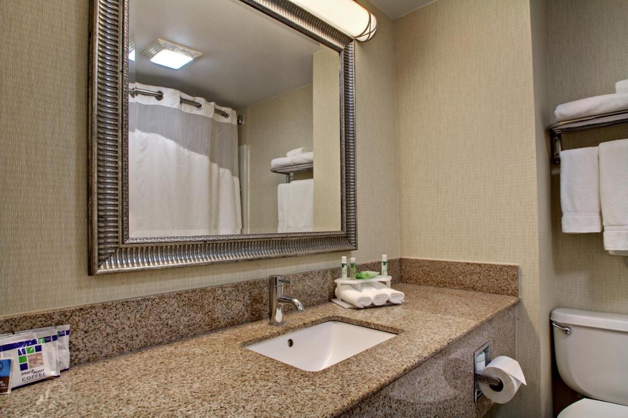 Express Waverly By Ihg Hotel